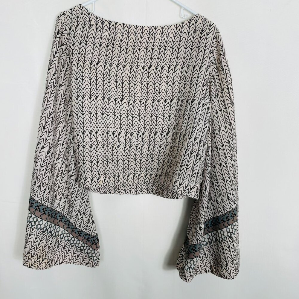 FREE PEOPLE Stars Aligned Bell Sleeve Crop Top Blouse in Chevron Tribal Size M - Picture 8 of 11